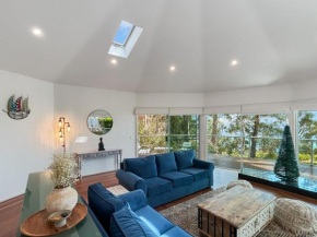 Spacious 4-Bed Home with Coastal Charm, Long Beach